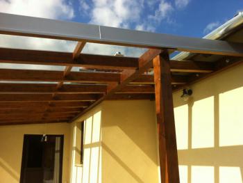 Holz-Terassenüberdachung mit VSG Dacheindeckung